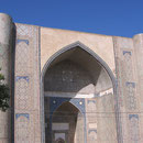 Pishtak (portail monumental) de la mosquée Bibi Khanum construite à sa Samarcande sous les ordres de Timour (photo : C.Ollagnier, 2008)