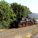 Einen Tag später durchfährt 52 8095 zusammen mit 38 2267 mit dem zweiten Sonderzug zum Dampflok- und Sprudelfest Satzvey - Foto: W. Brutzer