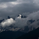 Fast monochrom - auch diese Wetterstimmunge liebe ich! Dem wechselnden Wolkenspiel könnte ich stundenlang zusehen.