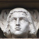 sculpture sur la maison Douillet