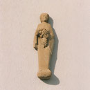 Wandrelief Frau mit Trauben, Sandstein