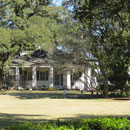 Die Villa von der Gartenseite aus
