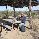 Picknick auf unserer Velofahrt in den Puerto Blanco Mountains