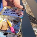 Mit Bleistift registriere ich in der Box Datum und meine Geocache Nr. (habe ich noch nicht)