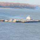 Es handelt sich um ein Schubboot mit Bargen (pusher and barges)