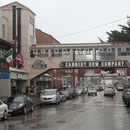 Die Cannery Row in Monterey, durch die Romane von John Steinbeck (Strasse der Ölsardinen) unsterblich gemacht. In der einstigen Fischfabrik (Cannery) befindet sich der Publikumsmagnet Montereys: das Aquarium