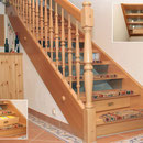 Eingestemmte Treppe, Buch, mit integriertem Schubkasten, teilw. verglaste Stellstufen