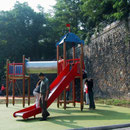 Aire de jeu n°3 pour enfants Hôpital Crois St Simon (Paris)