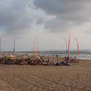 Der Legian-Beach - eine Ansammlung von Sonnenschirmen und Liegen :-) - nicht ganz unsere Welt
