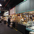 Die erste Fahrt zu viert geht zum Central Market in Adelaide