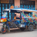 Farbiges Tuk-Tuk in Luang Prabang