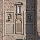 PUENTE DE ALCÁNTARA. Fachada que mira hasta la ciudad. Esculturas de reyes, un portal para estancia de guardas y portazgueros con un mirador puesto en 1575 por el corregidor Gutiérrez Tello.