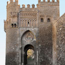 PUERTA DEL SOL. Denominación desde 1752. BAB MU´AWIYYA en el siglo X,  LA BAJA, DE LA HERRERÍA hasta 1752.