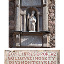 PUERTA DE BISAGRA. Patio de las Armas. La imagen de San Eugenio es obra de Nicolás de Vergara el Mozo, 1575.