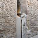 IGLESIA DE SANTAS JUSTA Y RUFINA. Fragmento de arco vinculado al periodo islámico sobre una pilastra visigoda.