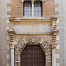 PALACIO DE JUSTICIA. Siglo XV. La portada gótica procede la antigua casa de los señores de Peromoro.