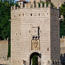 PUENTE DE ALCÁNTARA. Fachada que mira hasta el río Tajo. Segunda mitad siglo XII, reedificado por Gómez Manrique en 1483.