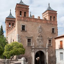 PUERTA DEL CAMBRÓN. Fachada interior. En el centro el escudo real.