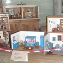 Sammlung von alten Puppenstuben