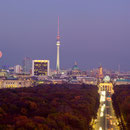 Blick über den Tiergarten zur Skyline von Berlin Mitte