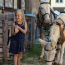 Katharina an der Kutsche