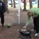 Grillen unter fremdem Pavillon auf fremdem Grill...