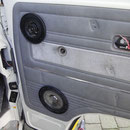 WR42CX und WR6.2W in der Beifahrertür eingebaut.