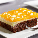 Mandarinenschnitte auf dunklem Rührteig mit Vanillepudding