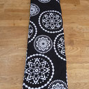 Dinkelkissen ca. 60x20 cm Gewicht: ca. 1 kg Das Kissen ist in 8 einzelne Dinkelkammern unterteilt, so das nichts verrutschen kann.