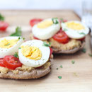 high protein egg and hummus breakfast sandwich recipe