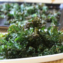healthy salty snack - crunchy kale chips - www.homemadenutrition.com