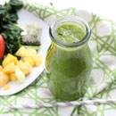 Green tea-mango-apple smoothie