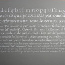 Ecriture HUMANISTIQUE, texte Pinocchio, gouache blanche à la plume sur papier couleur