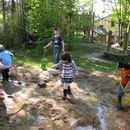 Experimentieren mit Sand und Wasser