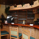 ein fruchtiges Glas Wein an der Theke?
