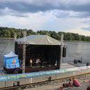 Polsky Rock auf schwimmender Bühne