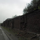 muur rondom het mijnterrein