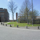 Rechts de brandweerkazerne, hier stonden de koeltorens.
