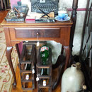 Meuble style Queen Anne de machine à coudre  no. 730