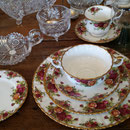 Très bel ens. de vaisselle Royal Albert Old Country Roses pour 12 personnes (manque 2 morceaux)  no. 612