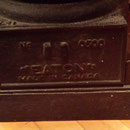 Ancien poêle au charbon EATON made in Canada  no. 715