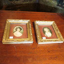  2 petits cadres à vitres bombées  no. 192