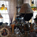 Ens. de 2 lampes anciennes avec abat-jour bordé de dentelle  no. 535