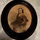  Cadre oval femme assise  no. 335