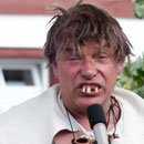 ....sollte mal wieder zum Dentalkünstler ...