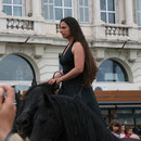 Camille sur ses trois chevaux