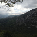 J'arrive de cet autre versant de vallée