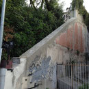 Un ancienne maison de maitre en haut de l'escalier