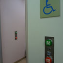 多目的・障がい者用トイレ入口