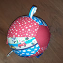 Luftballonhülle mit Bändern, rot mit Sternen-Autos und Strasse